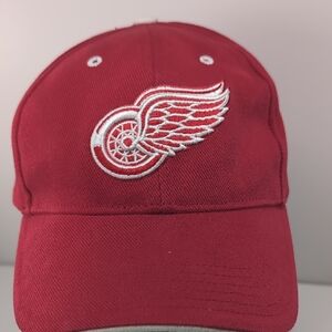 Detroit Redwings Adjustable Cap with Embroidered Logo Vintage!